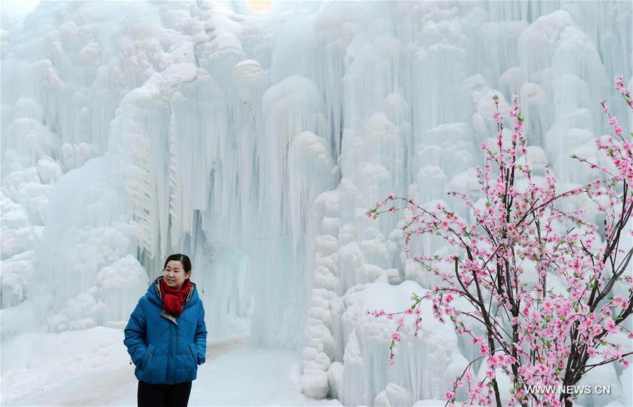 CHINA-HEBEI-SHIJIAZHUANG-FROZEN WATERFALL(CN)