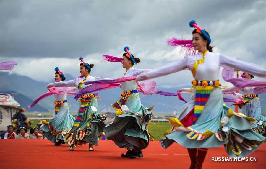 Конный праздник в уезде Шангри-Ла