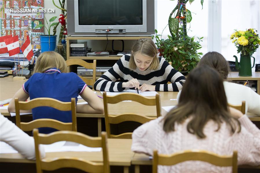 В Институте Конфуция при МГЛУ прошел экзамен на уровень знания китайского языка