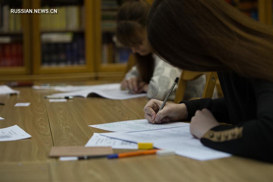 В Институте Конфуция при МГЛУ прошел экзамен на уровень знания китайского языка