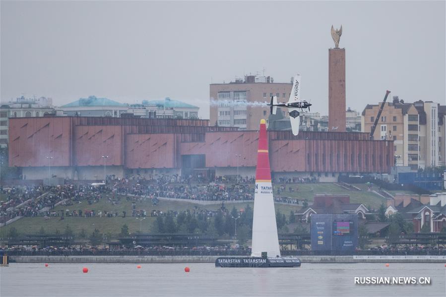 Этап чемпионата мира по аэробатике Red Bull Air Race в Казани