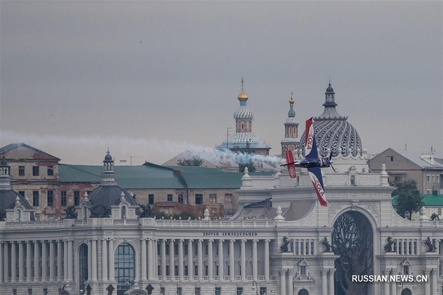 Этап чемпионата мира по аэробатике Red Bull Air Race в Казани