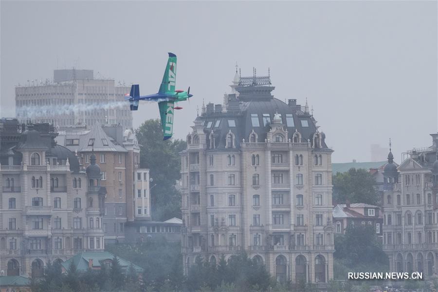 Этап чемпионата мира по аэробатике Red Bull Air Race в Казани