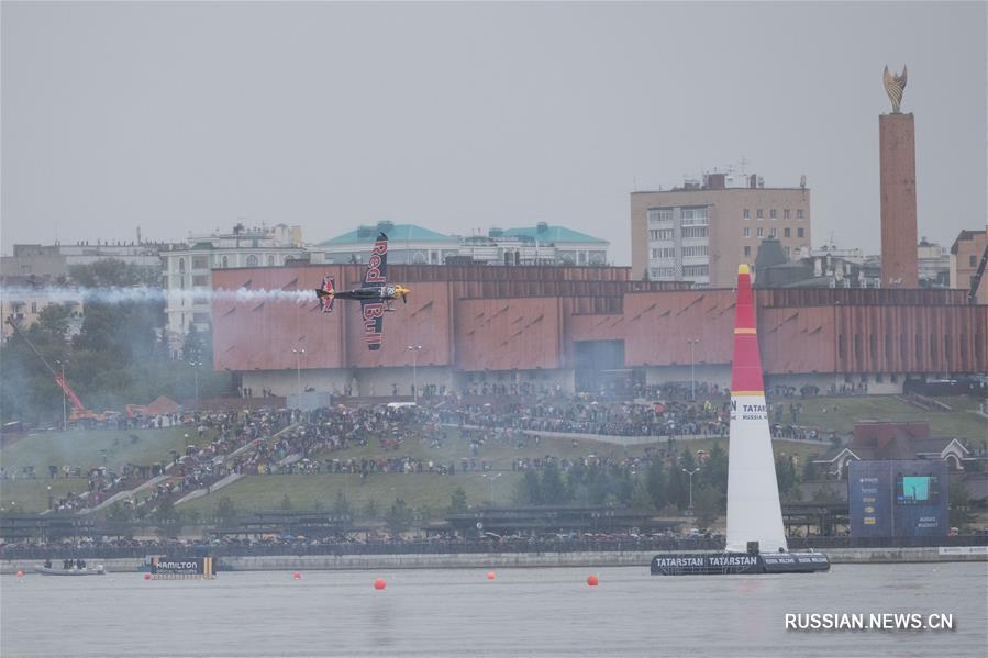 Этап чемпионата мира по аэробатике Red Bull Air Race в Казани