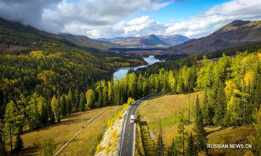 Осень в ландшафтном парке Канас на северо-западе Китая