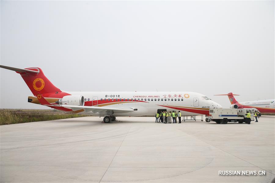 Китайская корпорация COMAC передала заказчику первый серийно произведенный реактивный авиалайнер ARJ21-700