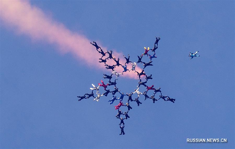 Жизнь во всей ее красоте -- Лучшие фотографии Синьхуа за 2017 год