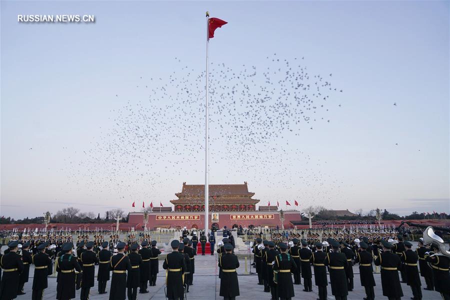 （社會(huì)）（6）人民解放軍首次執(zhí)行天安門廣場(chǎng)升國(guó)旗任務(wù)