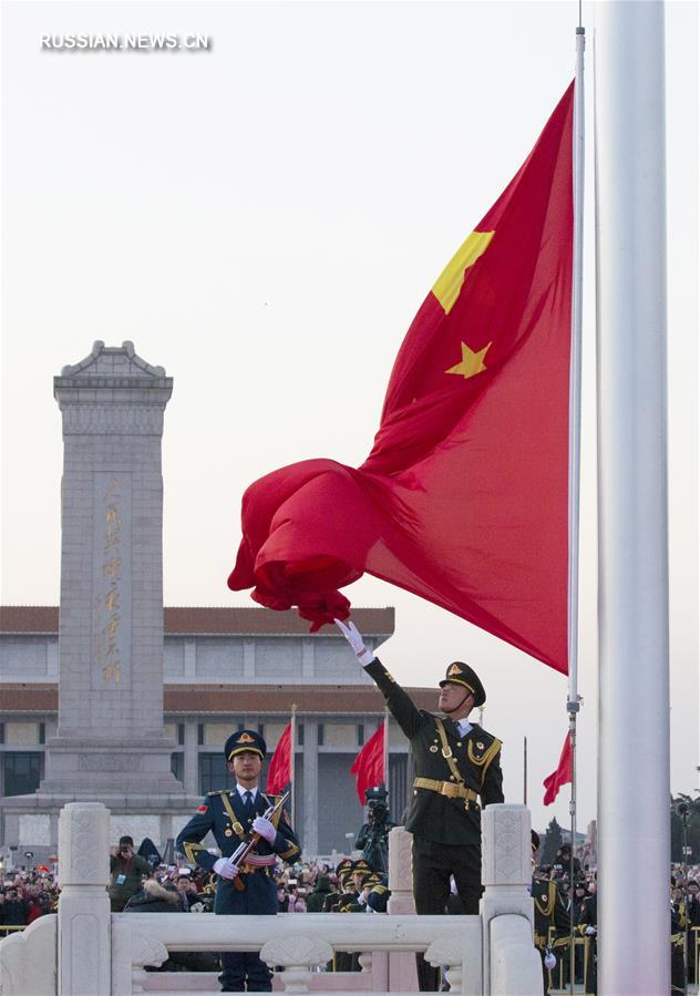 （社會(huì)）（14）人民解放軍首次執(zhí)行天安門(mén)廣場(chǎng)升國(guó)旗任務(wù)