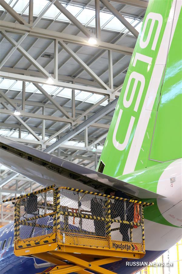 Как присматривают за C919 накануне праздника Весны