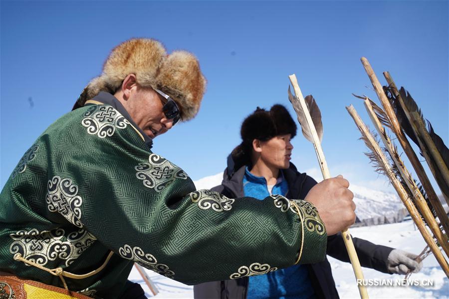 Зимние спортивные соревнования у тувинцев по случаю праздника Весны