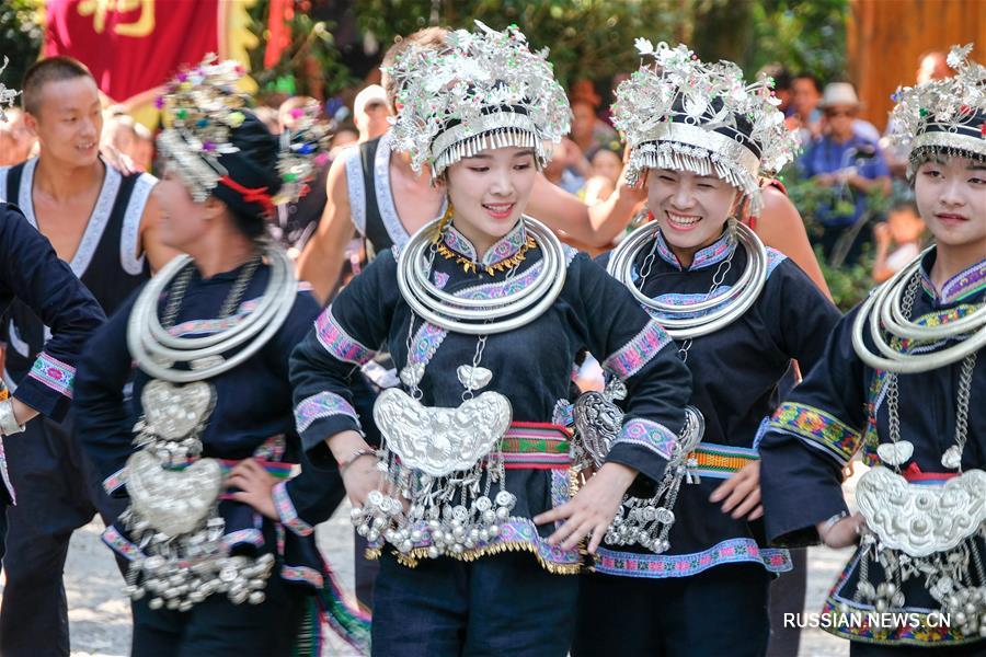 Праздник древних сказаний народности дун в провинции Гуйчжоу 