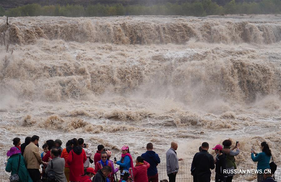 Водопад Хукоу после проливных дождей в верховьях Хуанхэ