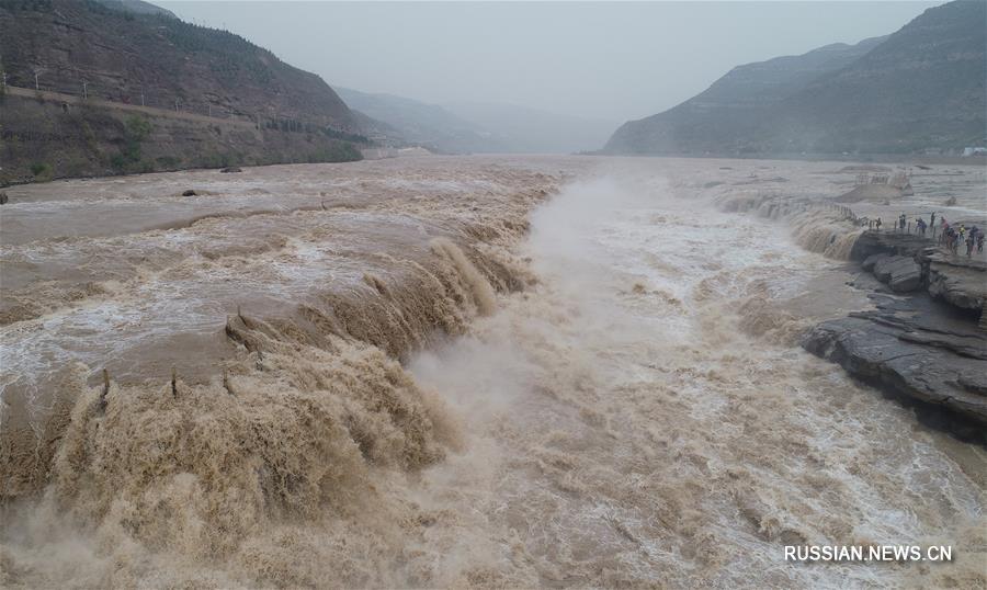 Водопад Хукоу после проливных дождей в верховьях Хуанхэ