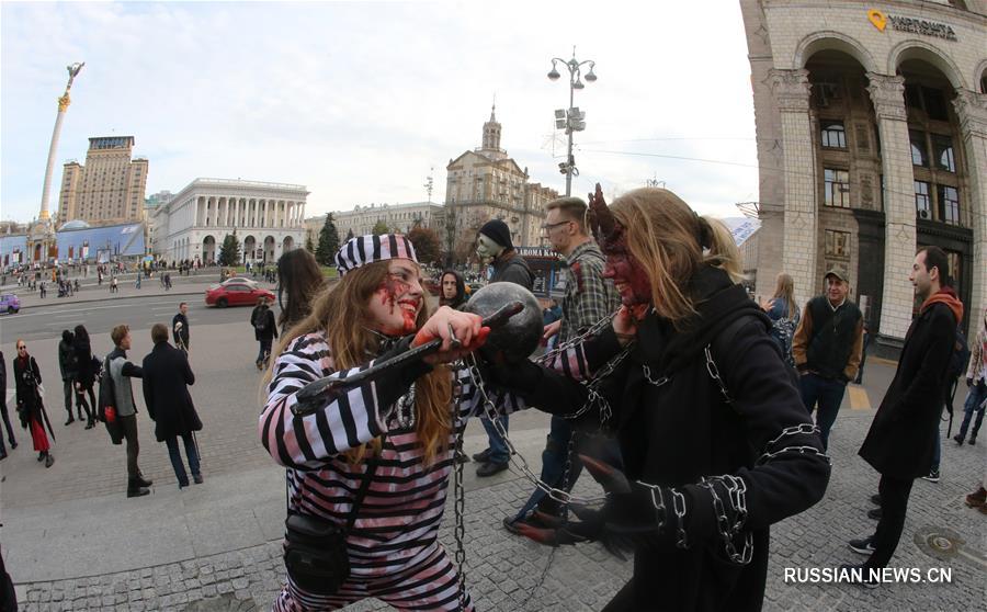 В Киеве прошел парад "зомби"