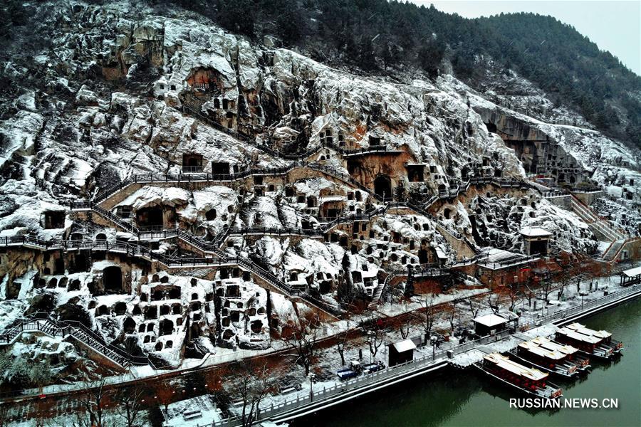 Ландшафтный парк Лунмэньшику после снегопада