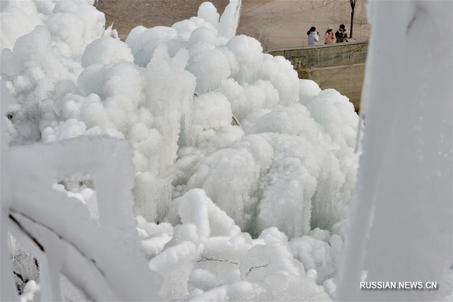 Ледяные водопады в горах Дааньшань