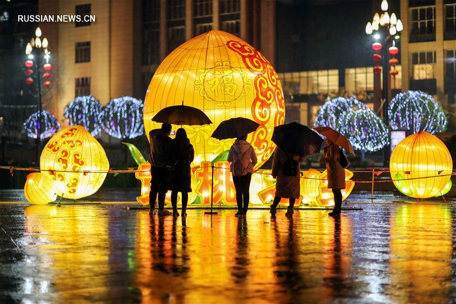 Праздничные фонари украсили китайские города