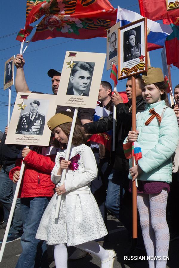 В акции "Бессмертный полк" в Санкт-Петербурге участвовали более миллиона человек