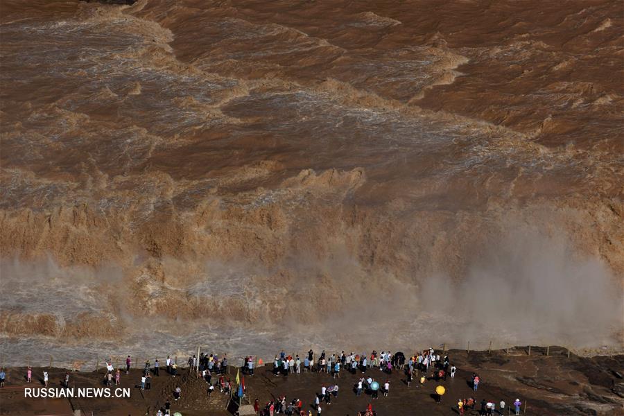 Бурлящая мощь водопада Хукоу