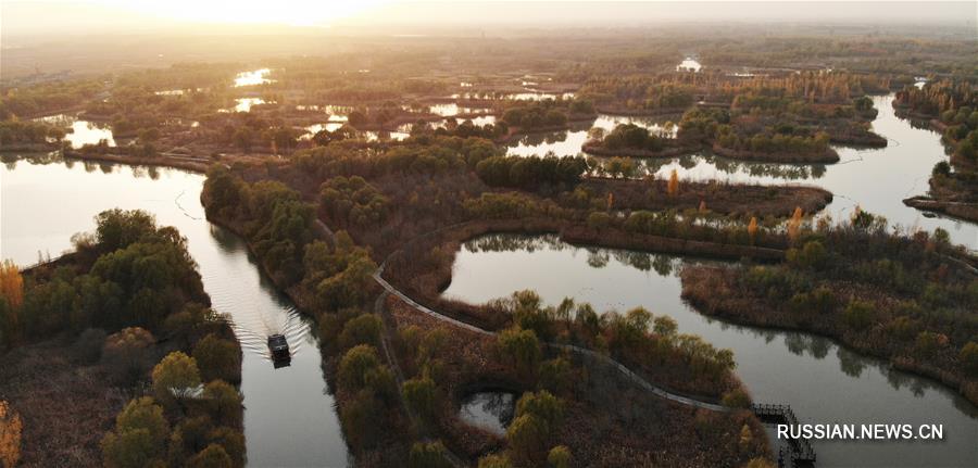 Водно-болотные угодья в г. Цзинань во время вечерней зари