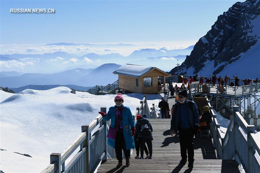 Прекрасные пейзажи снежных гор Юйлун