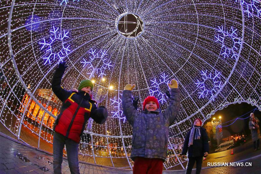 В Минске зажглась новогодняя иллюминация