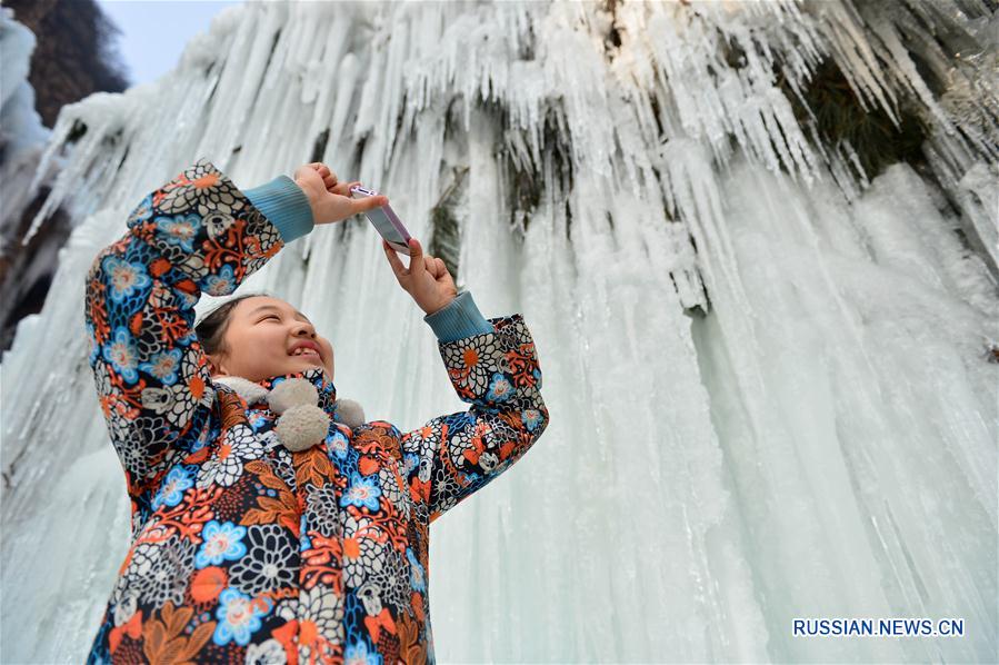 Замерзшие водопады парка Тяньхэшань