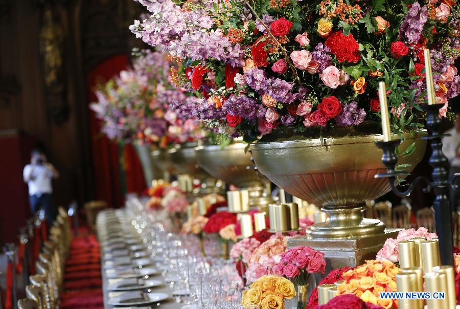 BELGIUM-BRUSSELS-CITY HALL-FLOWERTIME