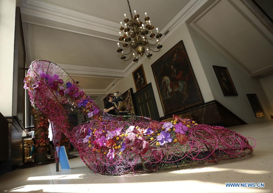 BELGIUM-BRUSSELS-CITY HALL-FLOWERTIME