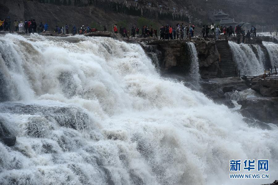 Самое время любоваться красотой водопада Хукоу