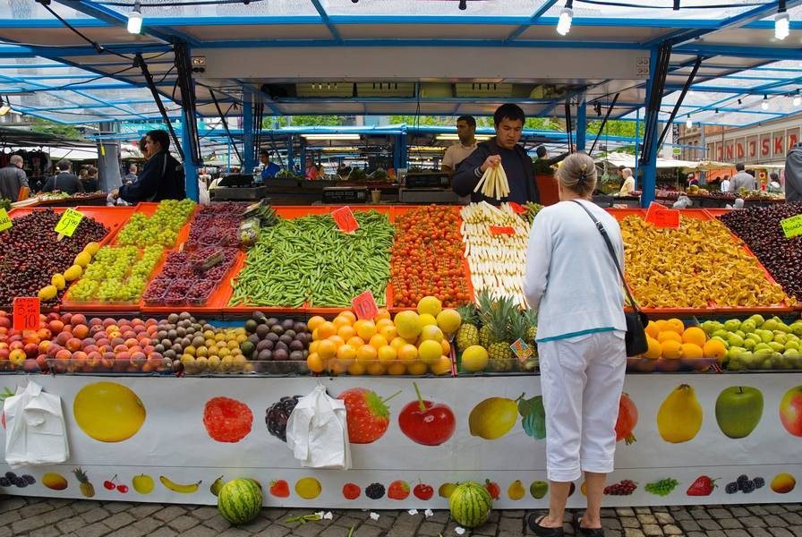 Разнообразные фруктовые лавки мира 