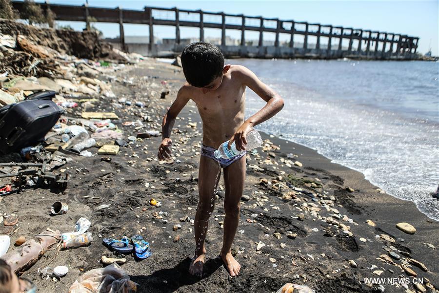 GREECE-PIRAEUS-REFUGEES-TOURISM