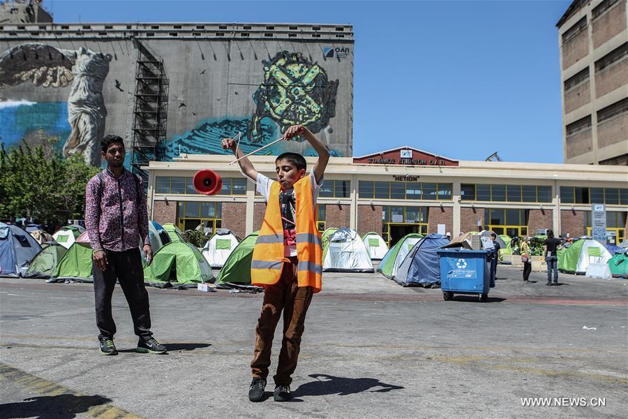 GREECE-PIRAEUS-REFUGEES-TOURISM