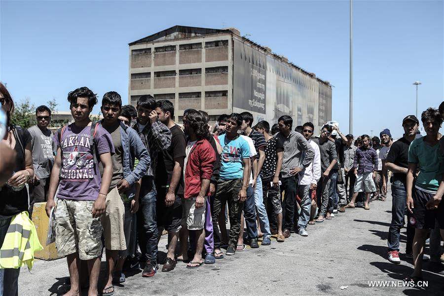 GREECE-PIRAEUS-REFUGEES-TOURISM