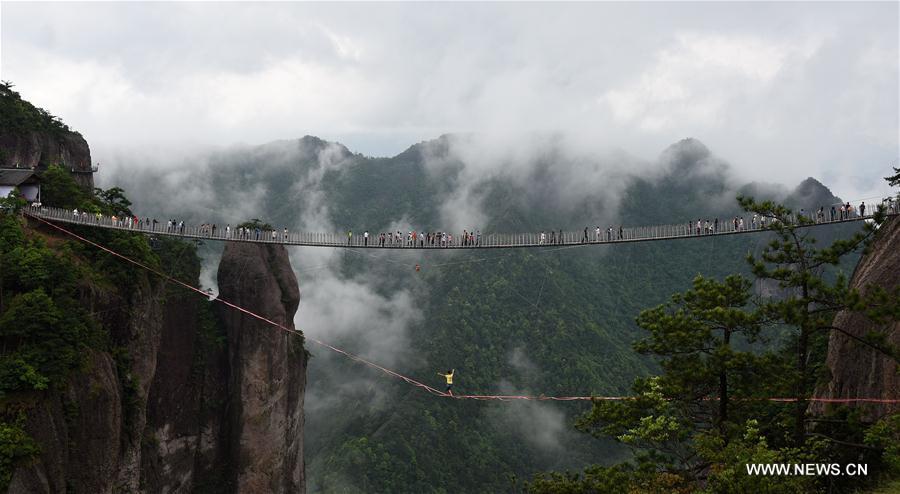 #CHINA-ZHEJIANG-SLACKLINE WALKING (CN)