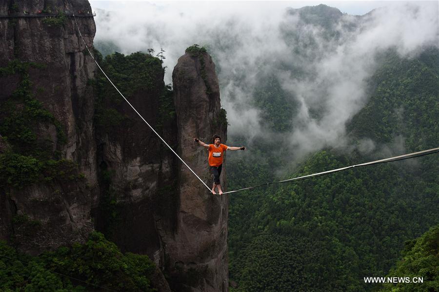 #CHINA-ZHEJIANG-SLACKLINE WALKING (CN)