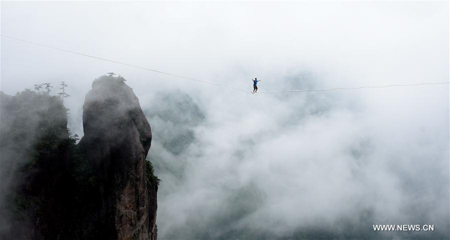 #CHINA-ZHEJIANG-SLACKLINE WALKING (CN)