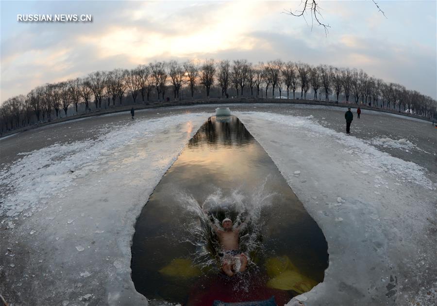 Радость спорта над водной гладью 