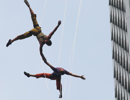 Шанхай: воздушный танец от Bandaloop