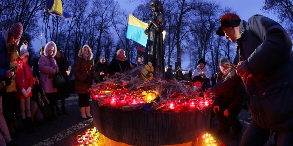 В Киеве почтили память жертв голодоморов