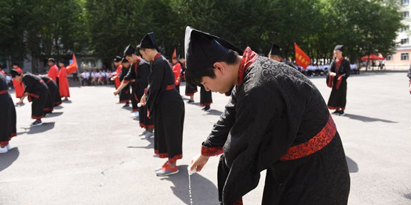 Коллективная церемония вступления во взрослую жизнь в Харбине