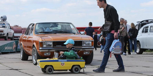 В Киеве проходит фестиваль ретро-техники "OldCarLand"