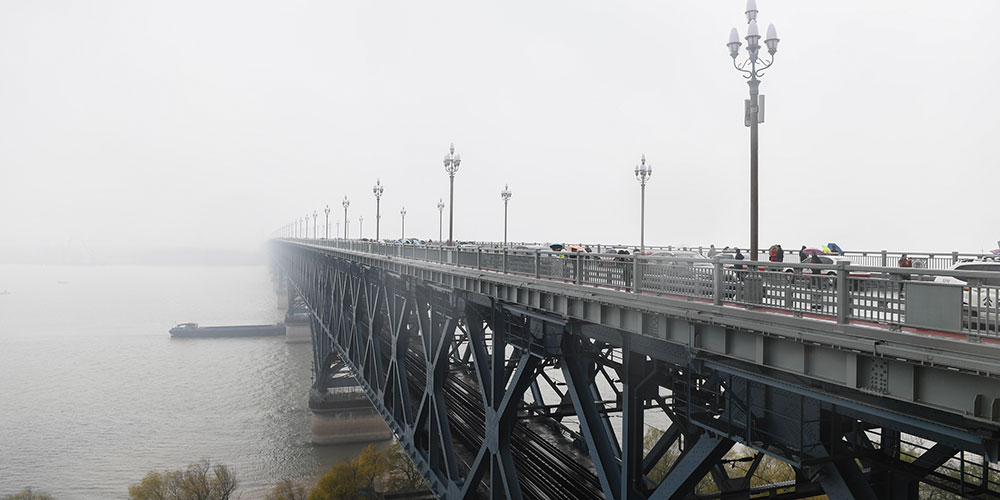 Большой мост через Янцзы в Нанкине открылся после реконструкции