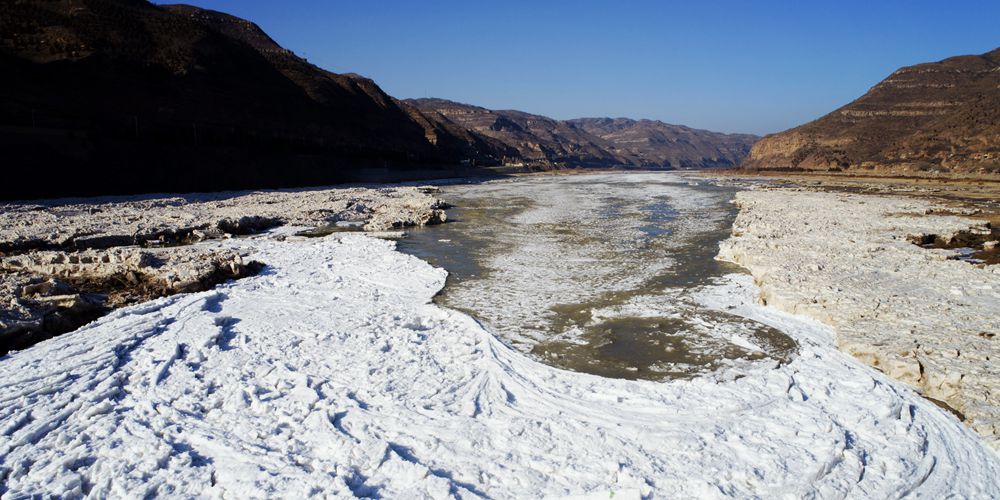 Увеличилась плотность ледохода в районе водопада Хукоу