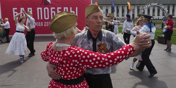 Танцевальная акция ко Дню Победы в Москве