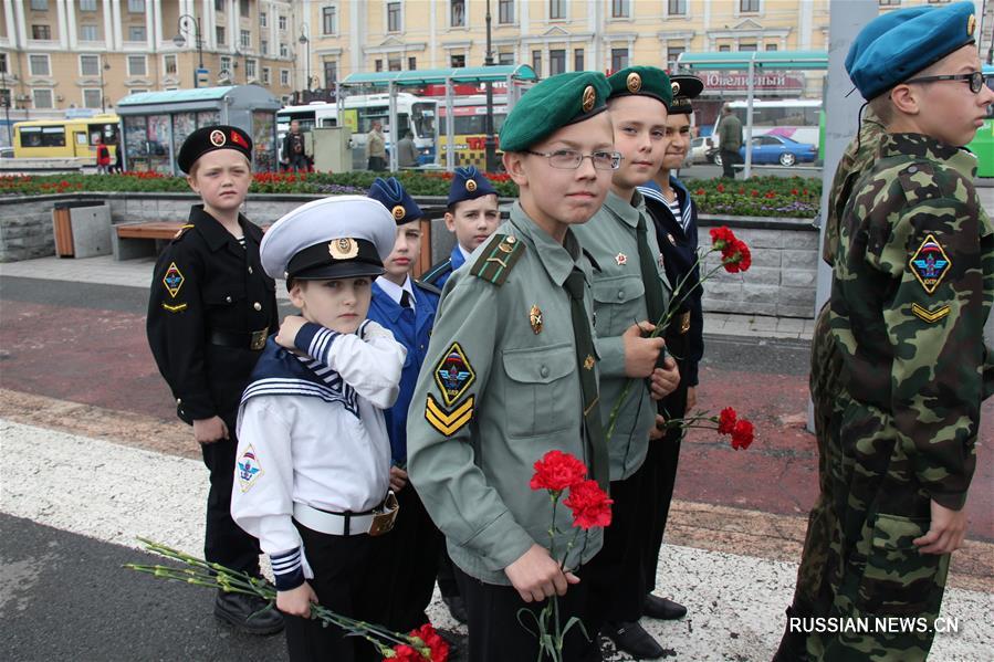 День памяти и скорби во Владивостоке отметили траурным шествием